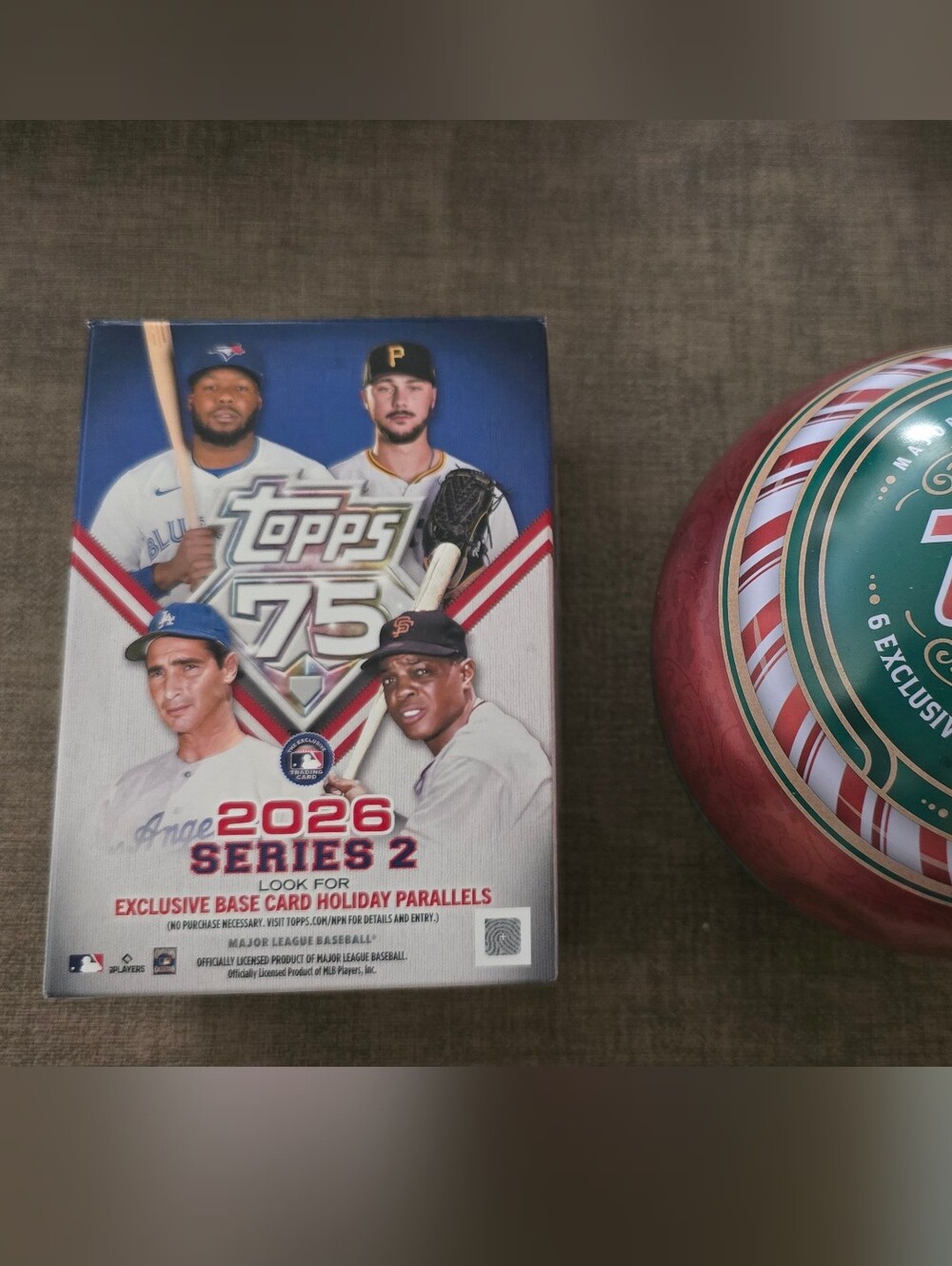 Topps 2025 Holiday Lights Tin & 2026 Series 2 Baseball Card Box
